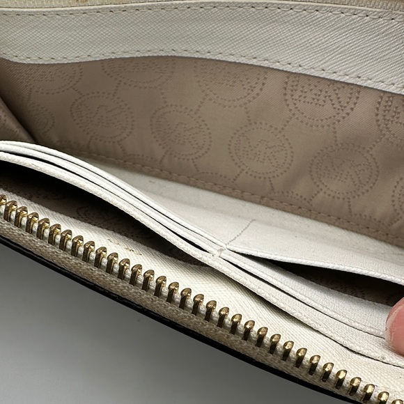 Michael Kors Jet Set  Zip-Around Wallet in Optic White EUC - Picture 6 of 6